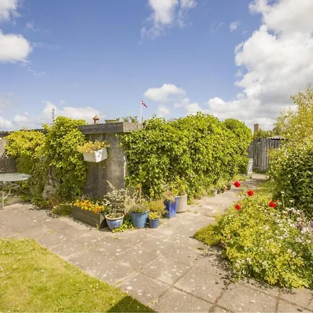 Med Indhegnet Have Apartment